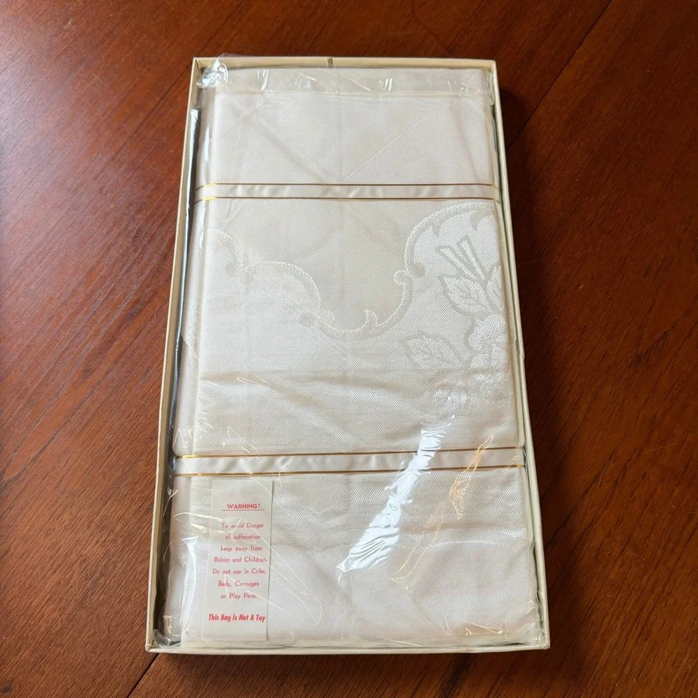 Vintage 50's White Damask Tablecloth & 6 Napkin Set Made in Japan Regency Formal